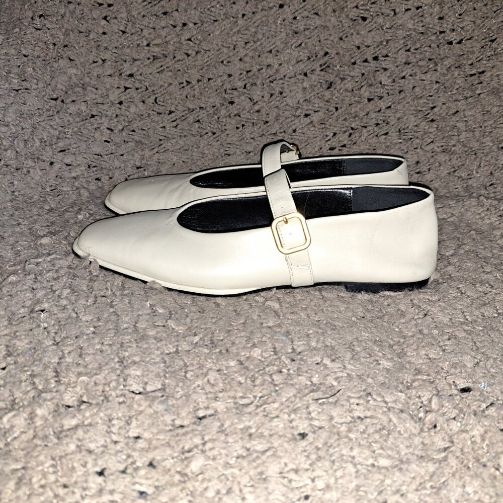 Massimo Dutti Cream Mary Jane Flats with Gold Buckle - Picture 2 of 8